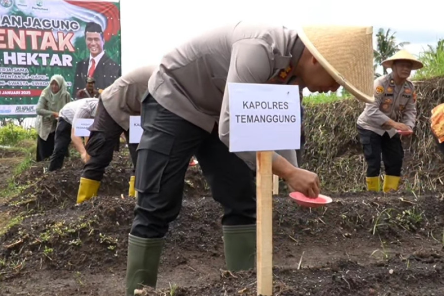 Dukung Ketahanan Pangan, Polres Temanggung Tanam Jagung